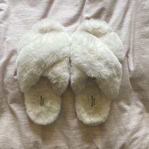Abercrombie & fitch fuzzy slippers